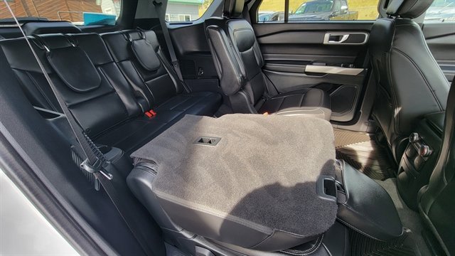 Used 2022 Ford Explorer XLT w/ Equipment Group 202A image 43