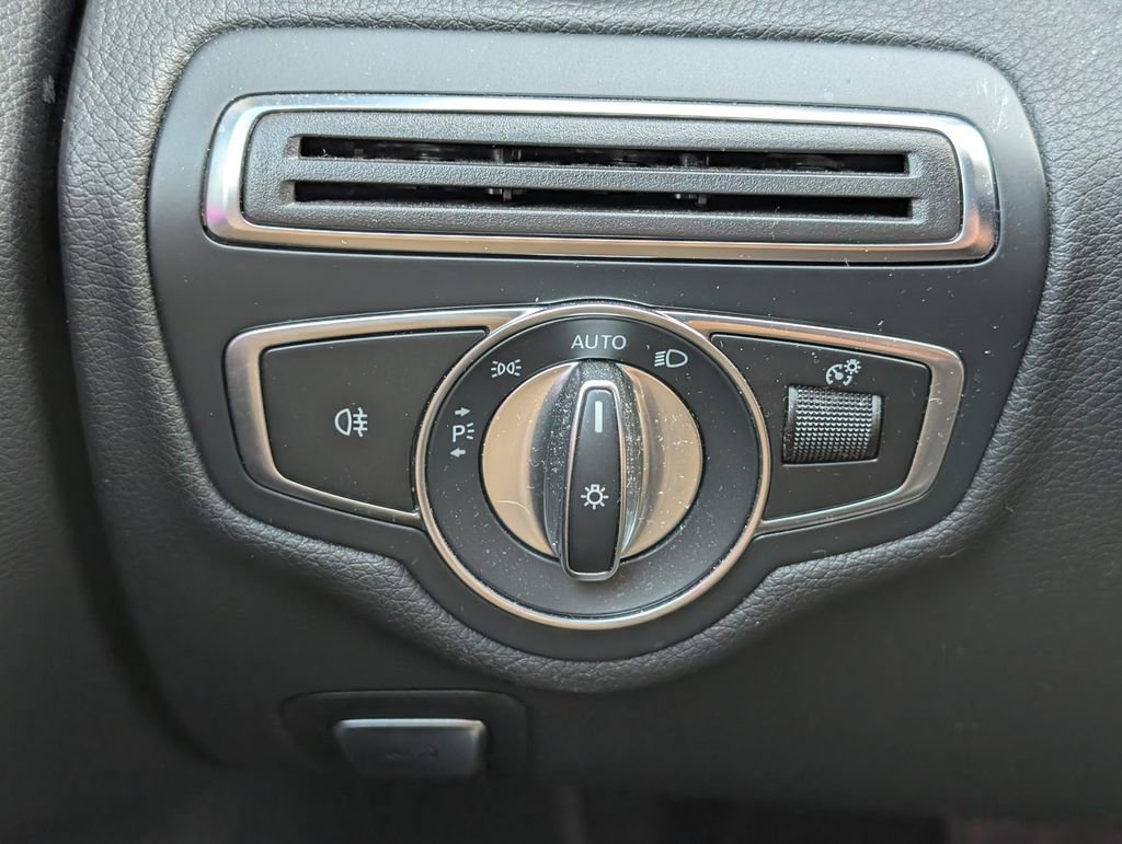 Certified 2019 Mercedes-Benz C 300 4MATIC Sedan image 20