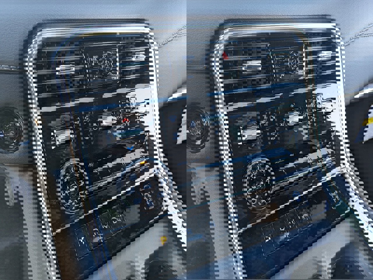 New 2026 Nissan Armada SL image 18