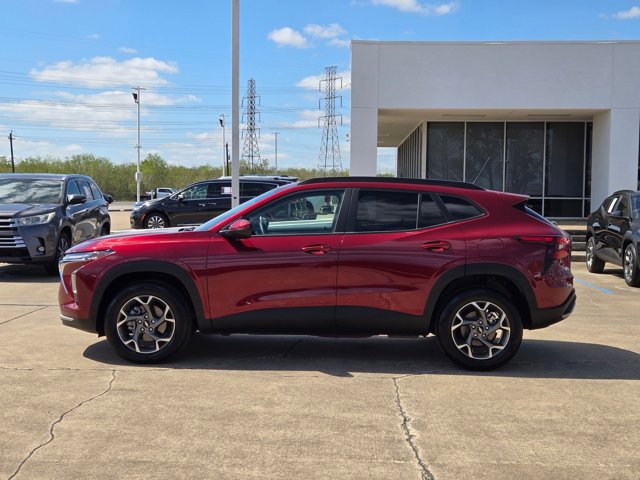 Used 2025 Chevrolet Trax LT w/ Driver Confidence Package image 9