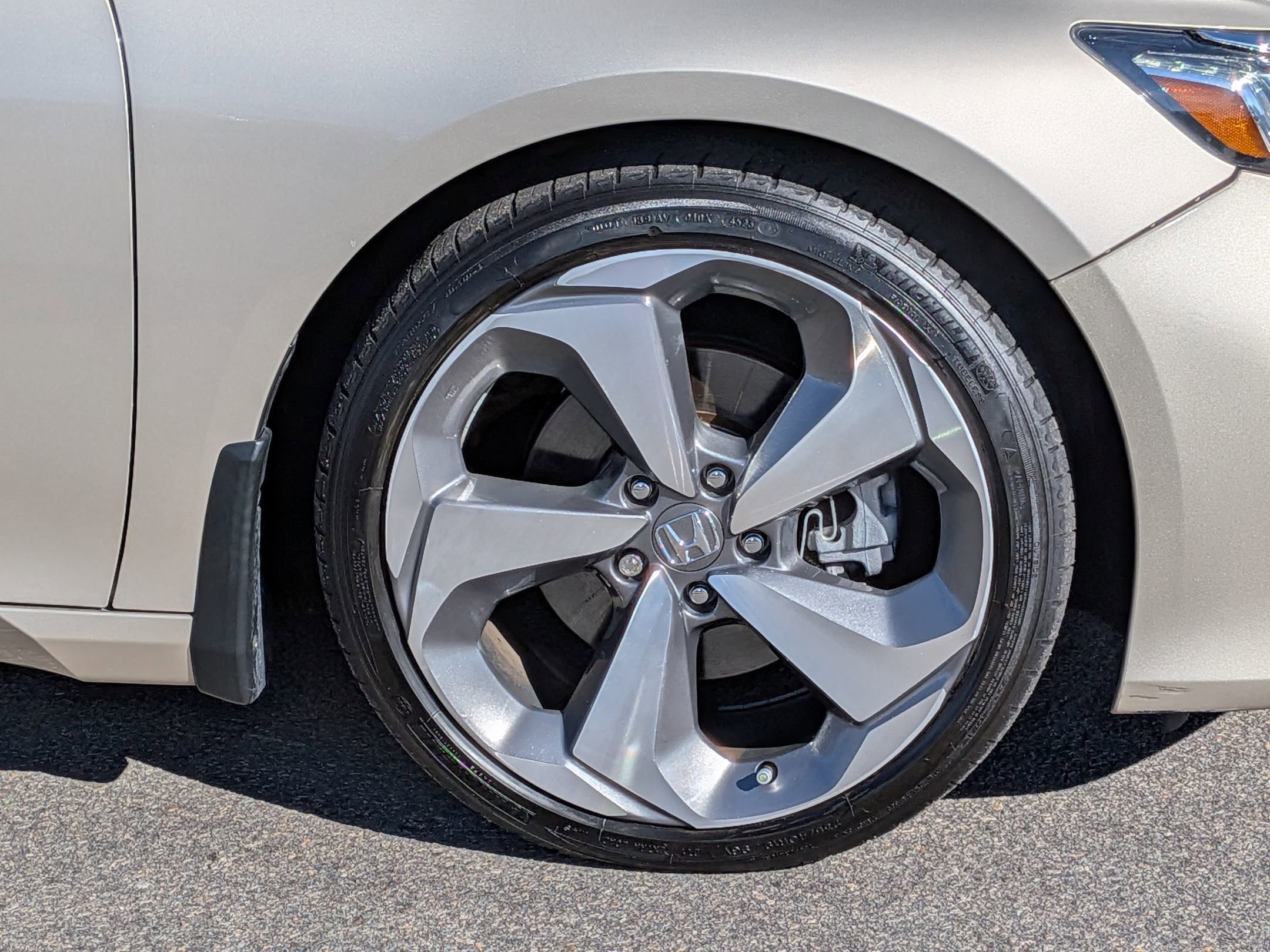 Used 2020 Honda Accord Touring image 11