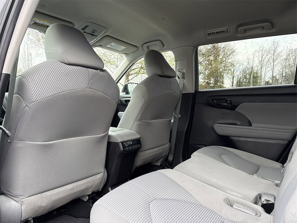 Used 2021 Toyota Highlander LE image 13