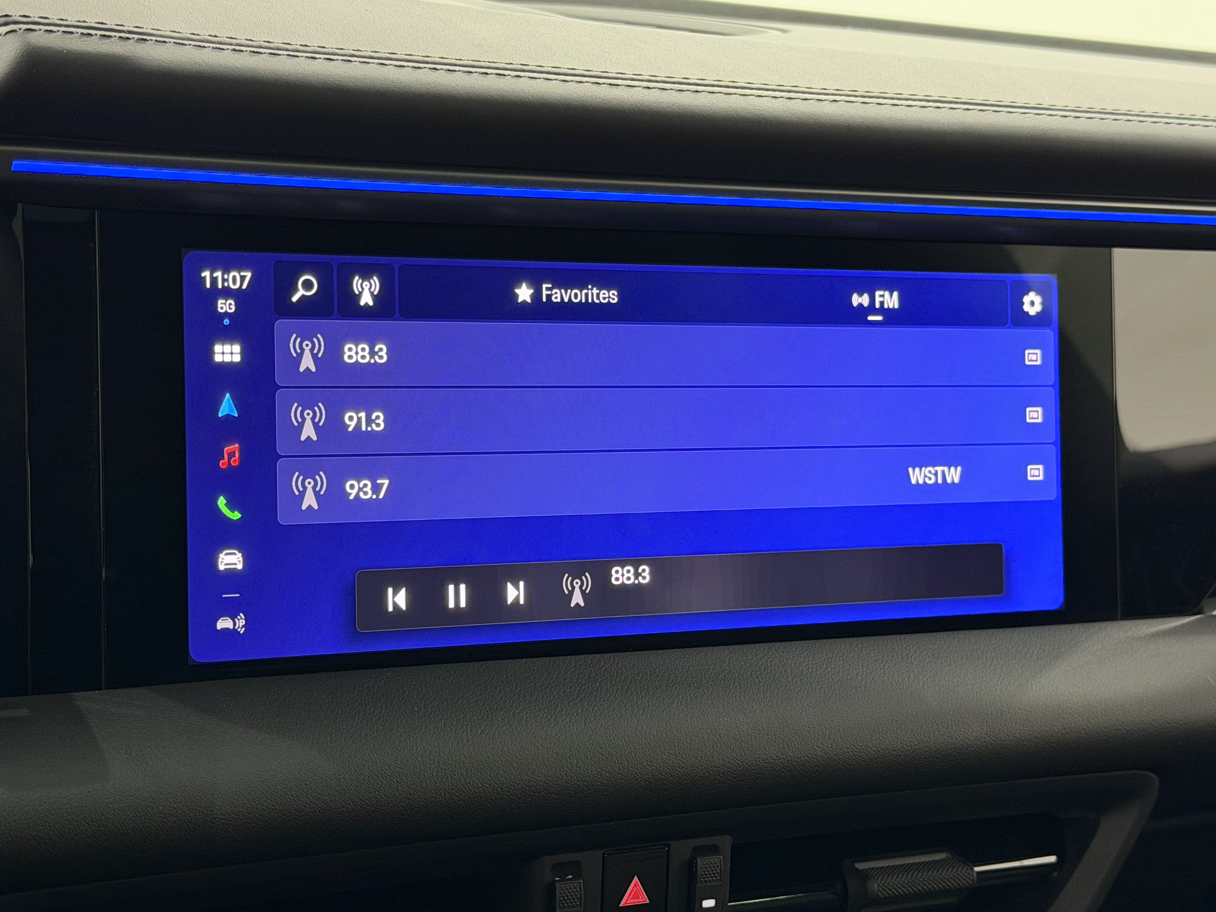 Certified 2025 Porsche Macan Electric RWD image 42