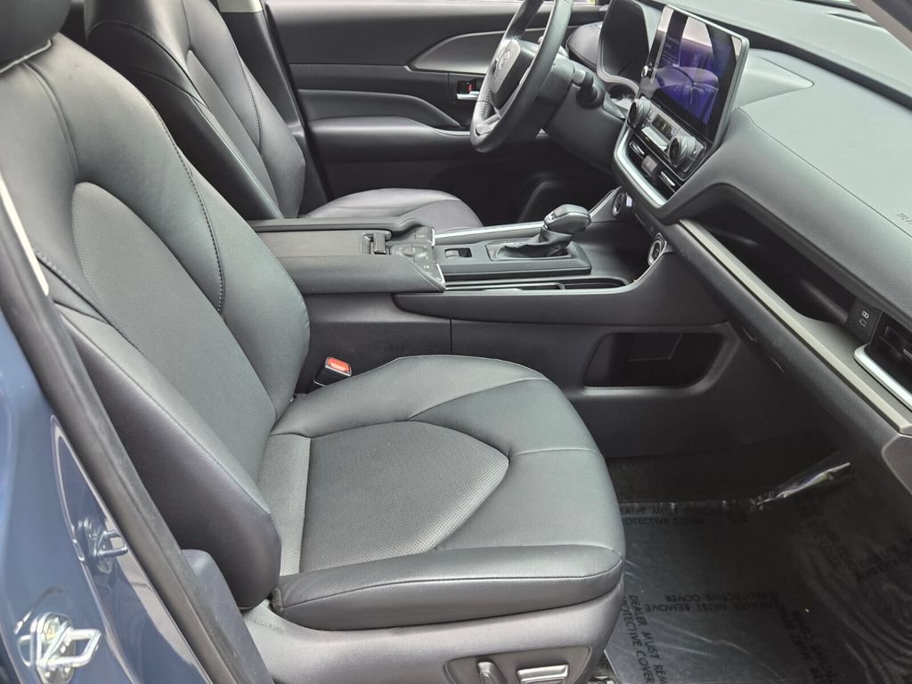 Used 2024 Toyota Grand Highlander AWD Hybrid image 14