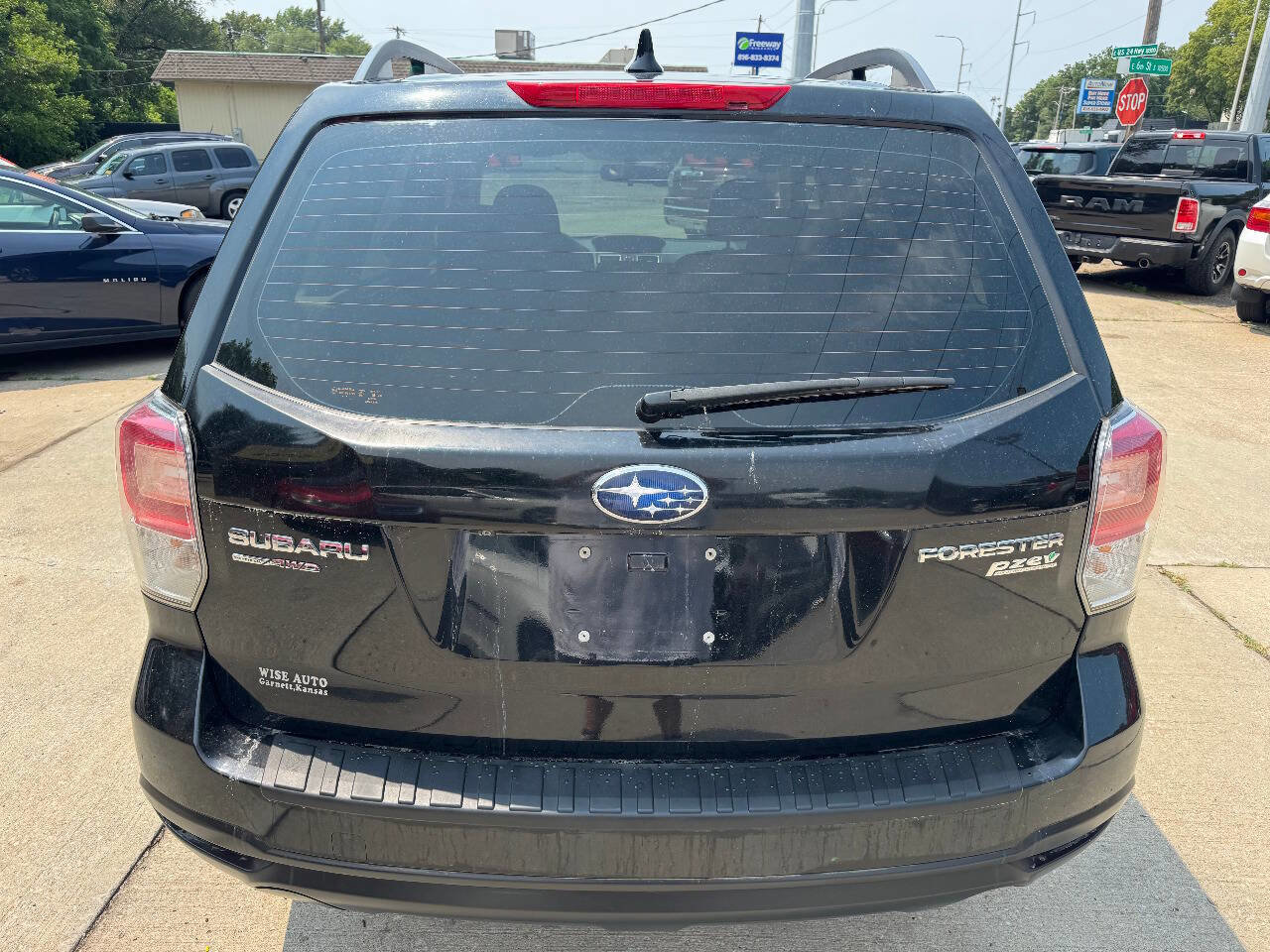 Used 2017 Subaru Forester 2.5i w/ Alloy Wheel Package image 6