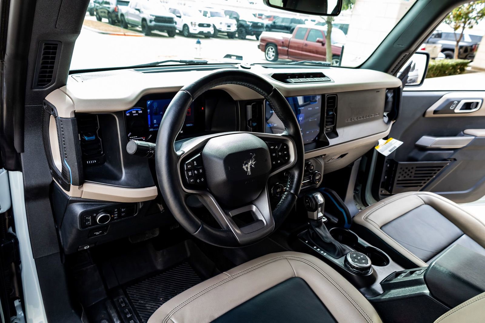 Used 2023 Ford Bronco Wildtrak image 16