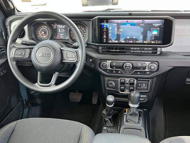 Used 2025 Jeep Gladiator Sport AWD/4WD image 23