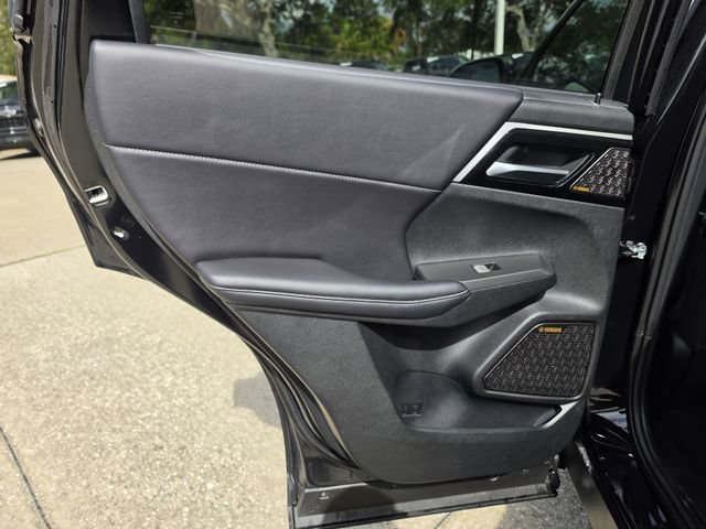Used 2025 Mitsubishi Outlander SE FWD image 15
