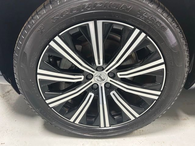 Used 2025 Volvo XC90 B5 Plus image 6