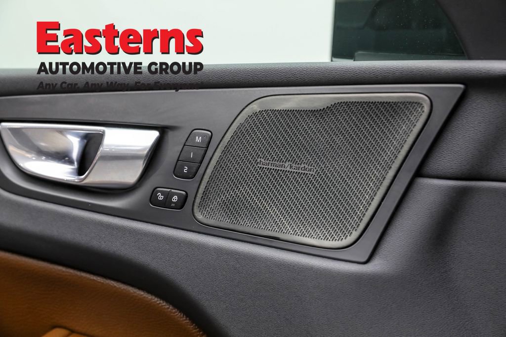 Used 2019 Volvo XC60 T5 Momentum w/ Multimedia Package image 29