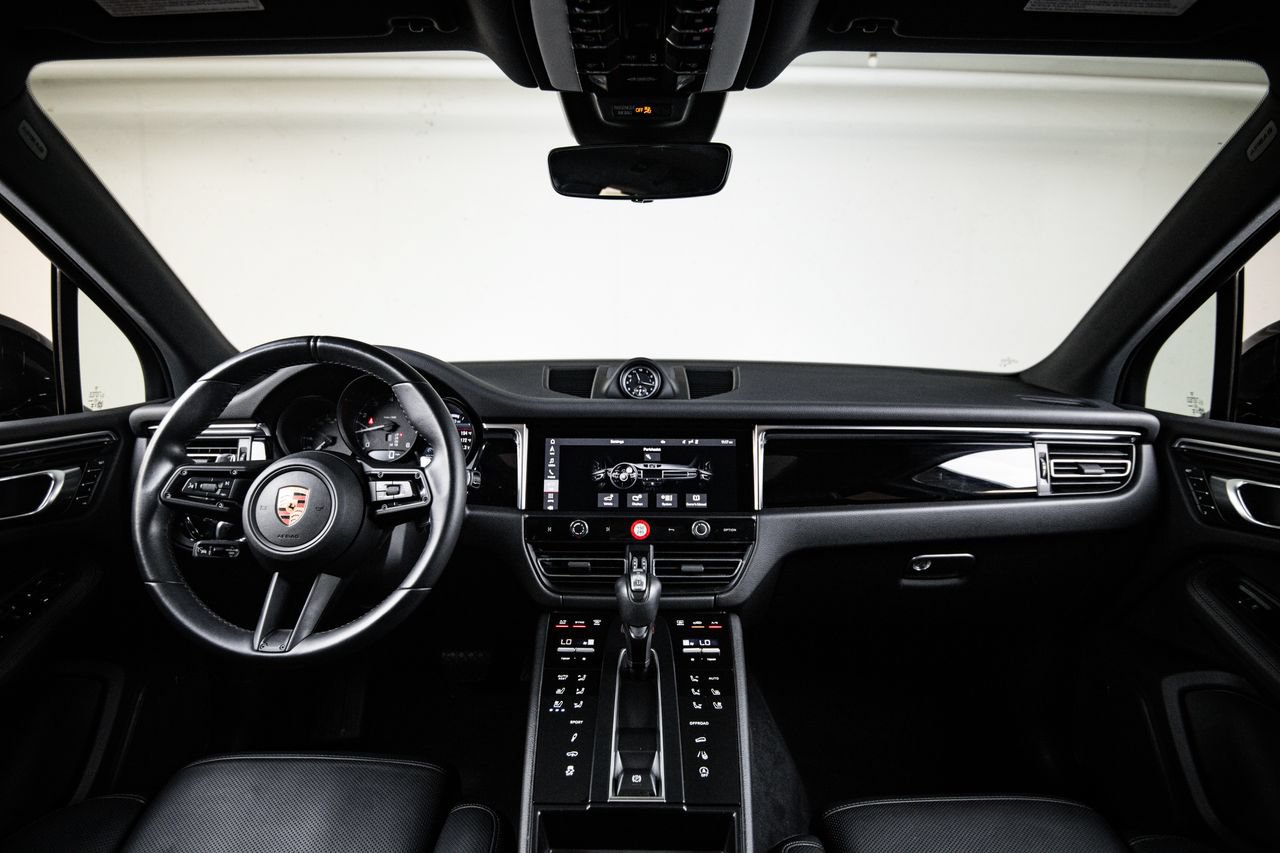 Certified 2024 Porsche Macan AWD/4WD image 25