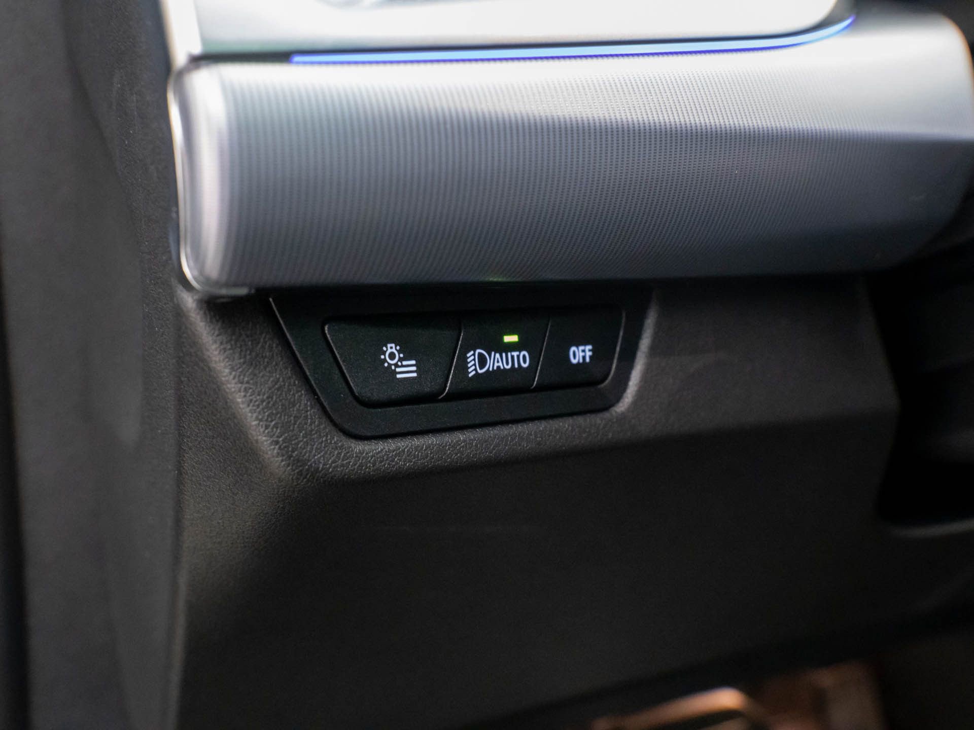 Certified 2025 BMW X2 xDrive28i w/ Premium Package image 21