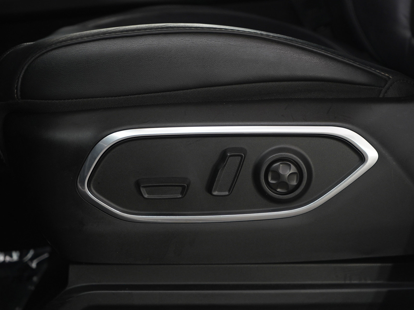 Used 2024 Jeep Wagoneer L Series II w/ Flexible Seating Group image 26