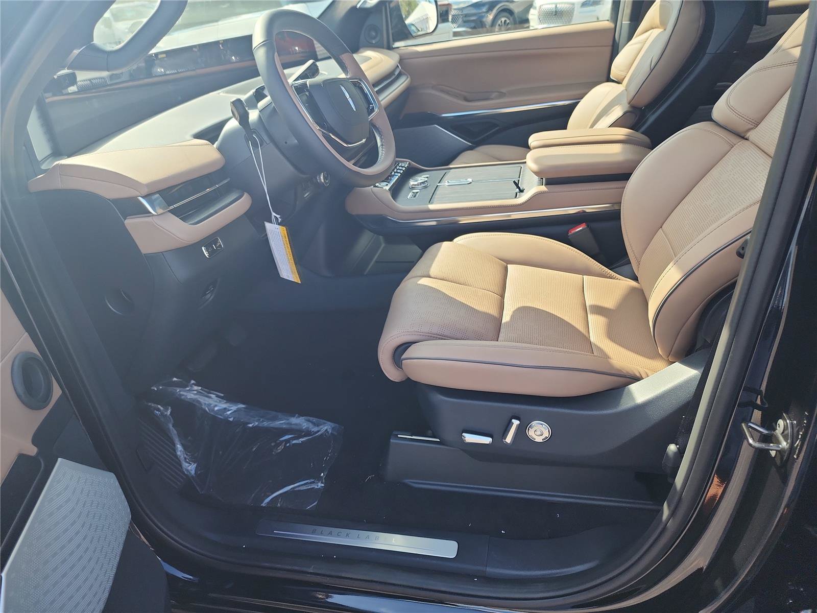 New 2025 Lincoln Navigator L Black Label AWD/4WD image 13