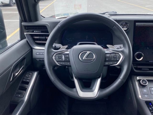 Used 2024 Lexus GX 550 w/ Accessory Package (2T) AWD/4WD image 12