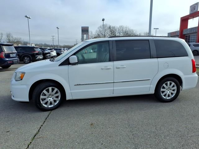 Used 2015 Chrysler Town & Country Touring image 18