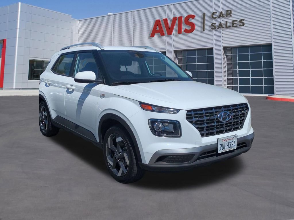 Used 2025 Hyundai Venue SEL FWD image 3