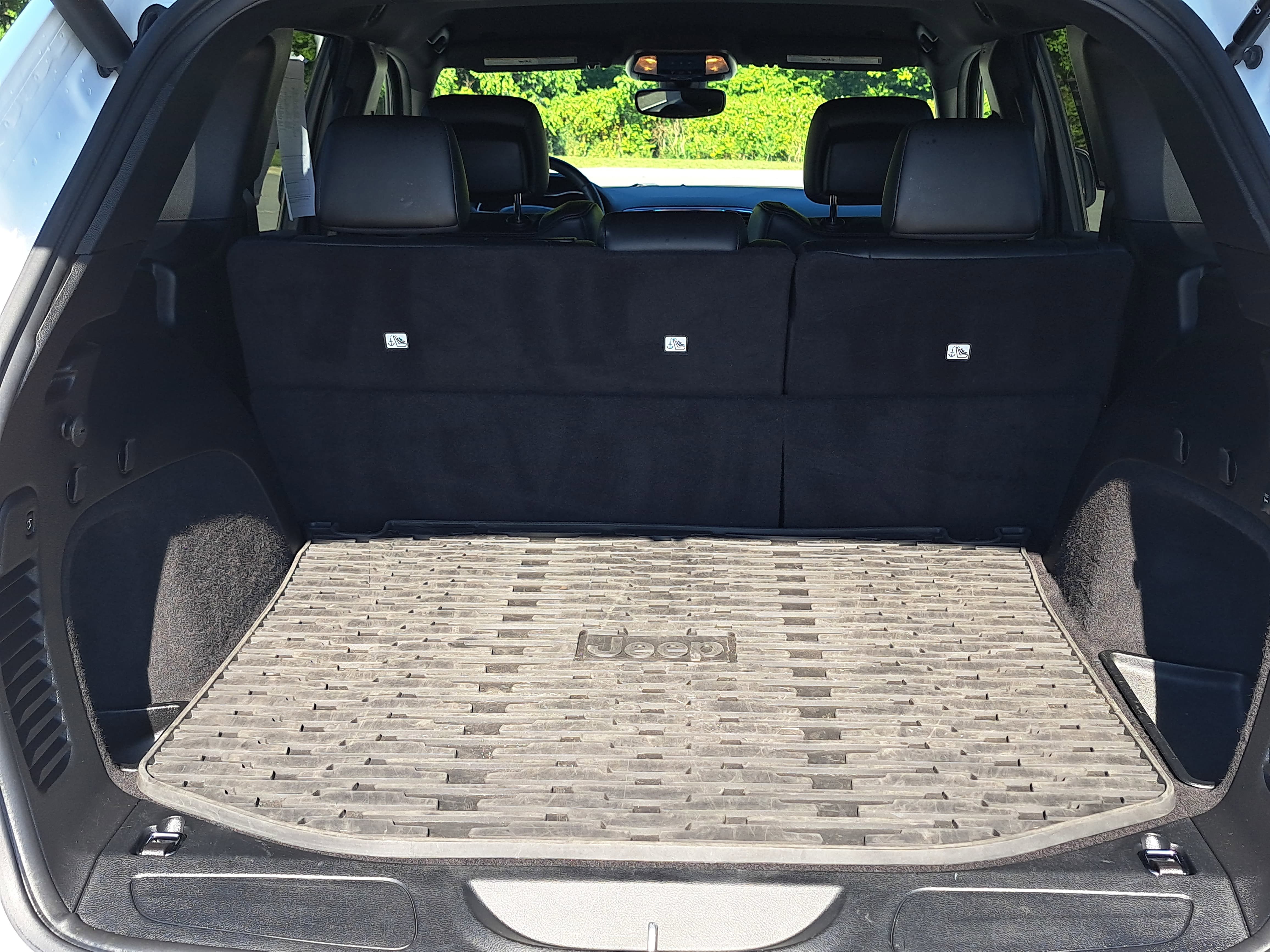 Used 2020 Jeep Grand Cherokee Altitude RWD image 12