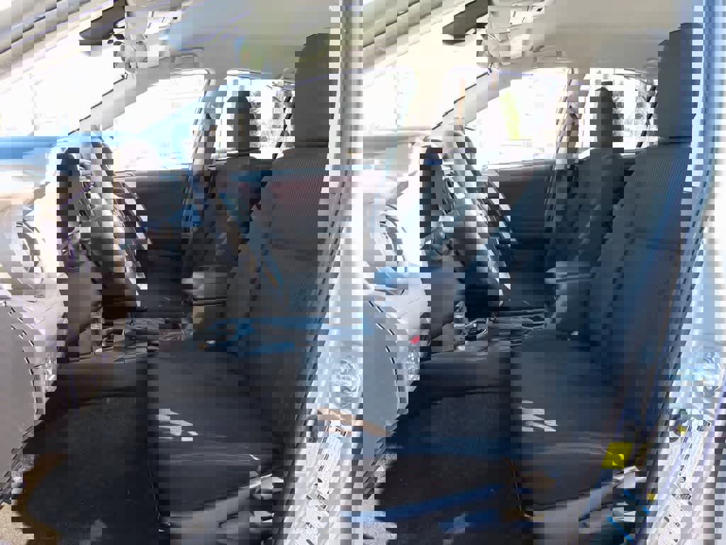 Used 2018 Toyota RAV4 LE image 13