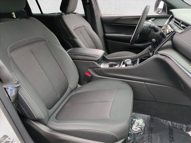 Used 2025 Jeep Grand Cherokee L Laredo RWD image 23