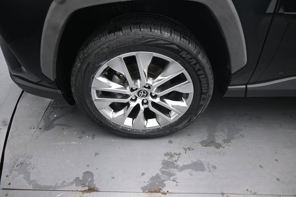 Used 2021 Toyota RAV4 XLE Premium AWD/4WD image 14