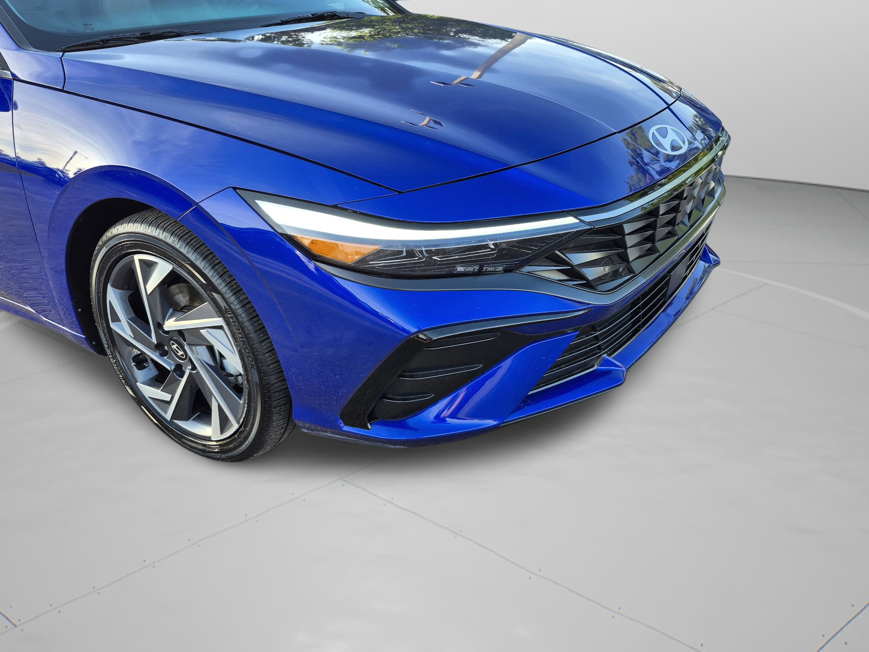 Used 2025 Hyundai Elantra Limited FWD image 37