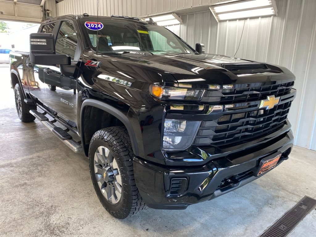 Used 2024 Chevrolet Silverado 2500 Custom w/ Custom Value Package AWD/4WD image 3