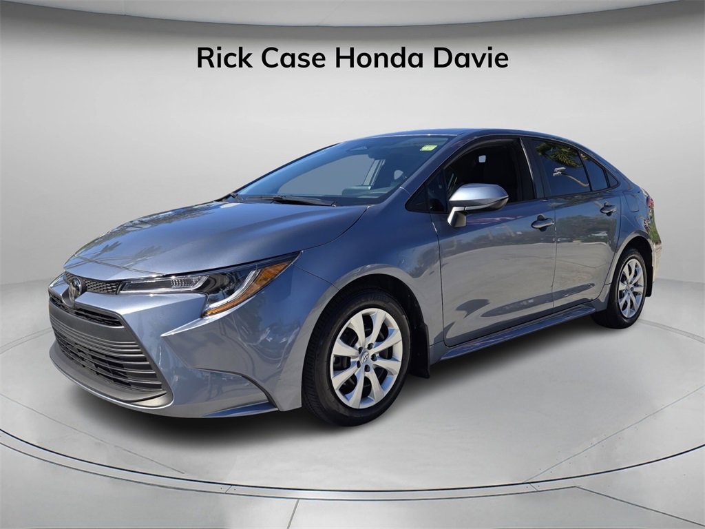 Used 2025 Toyota Corolla LE image 8