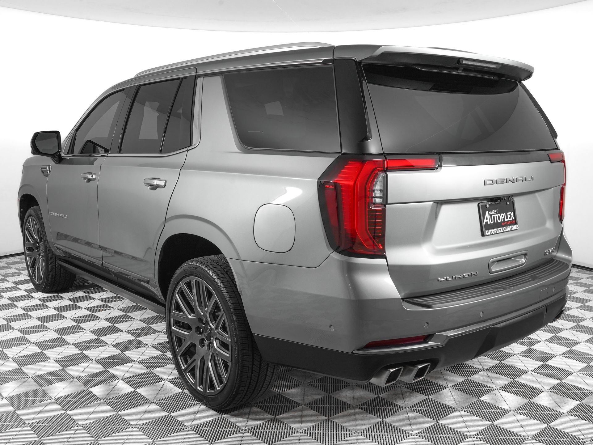 Used 2025 GMC Yukon Denali Ultimate w/ LPO, Floor Liner Package AWD/4WD image 6