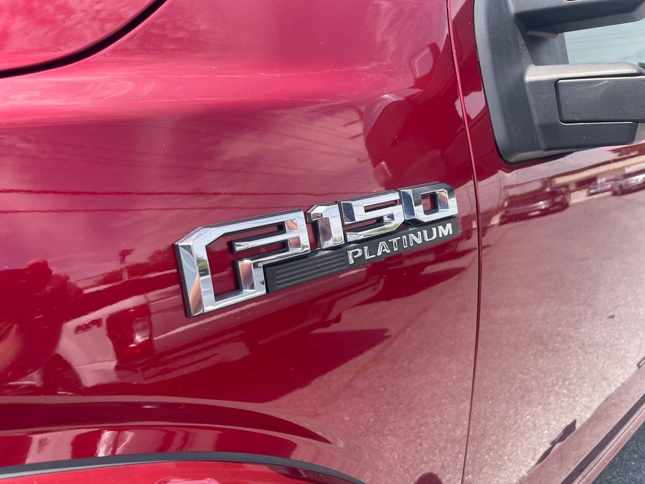Used 2015 Ford F150 Platinum w/ Equipment Group 701A Luxury AWD/4WD image 13