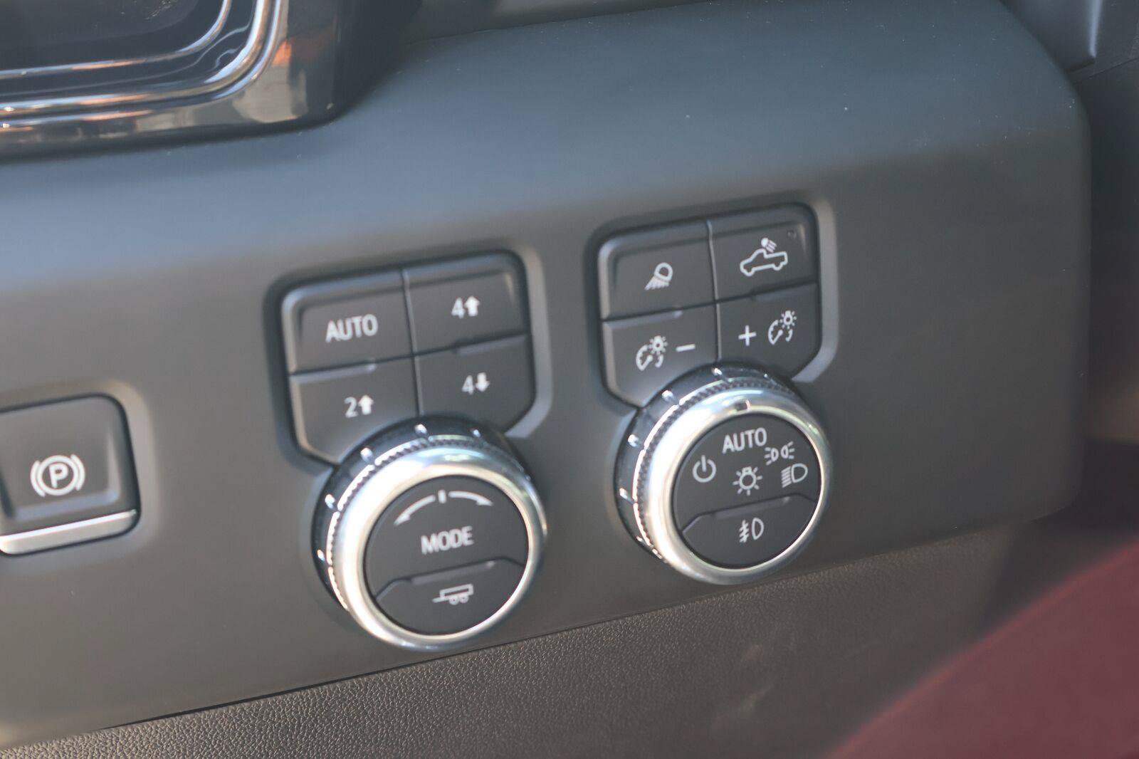 Used 2024 GMC Sierra 1500 AT4 w/ Technology Package AWD/4WD image 26