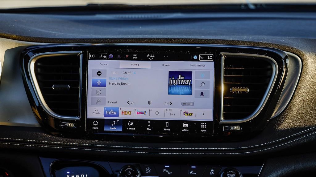 New 2026 Chrysler Pacifica Limited w/ S Appearance Package image 17