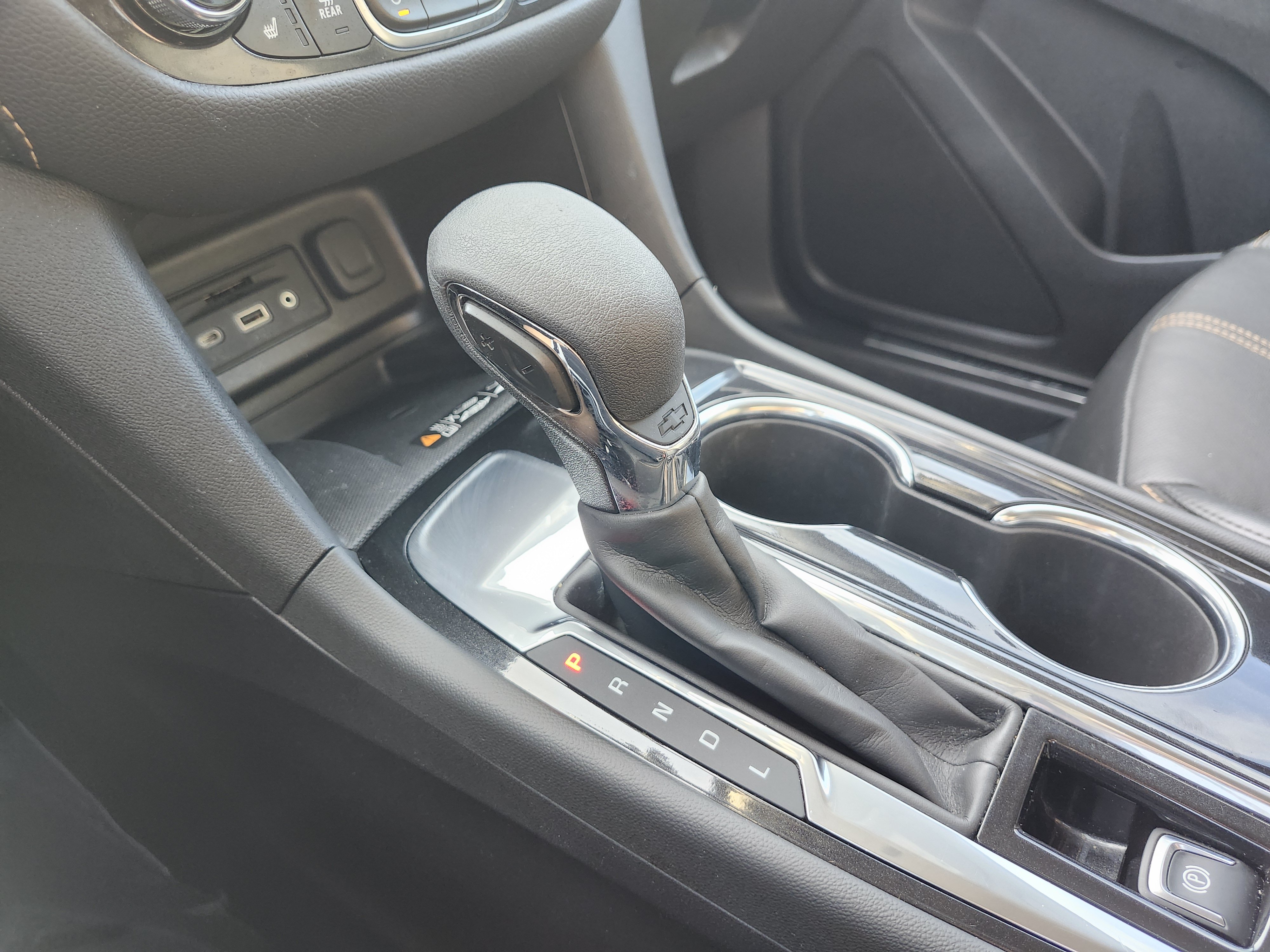 Used 2023 Chevrolet Equinox Premier FWD image 32