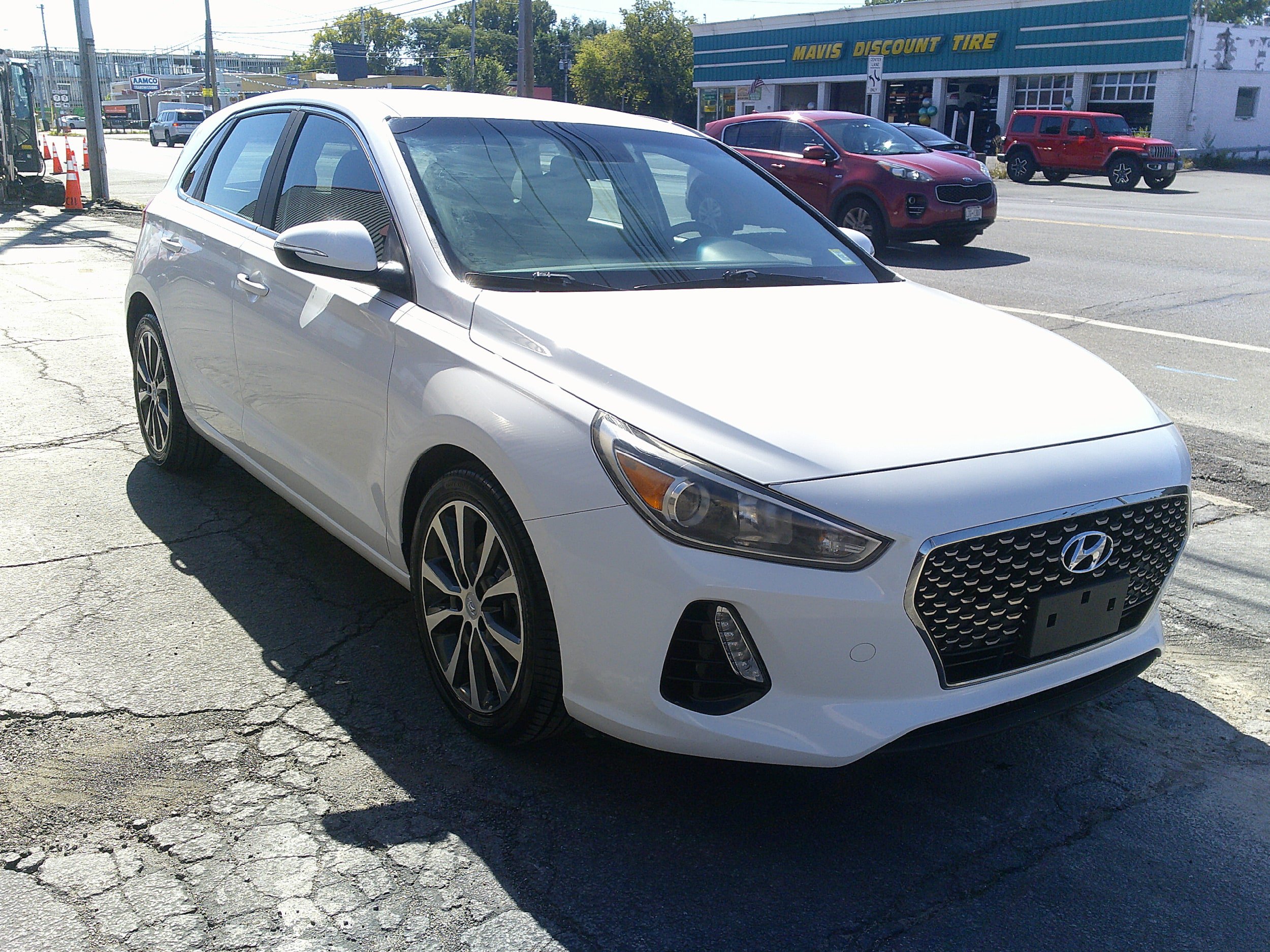 Used 2018 Hyundai Elantra GT w/ Style Package 02 FWD image 4