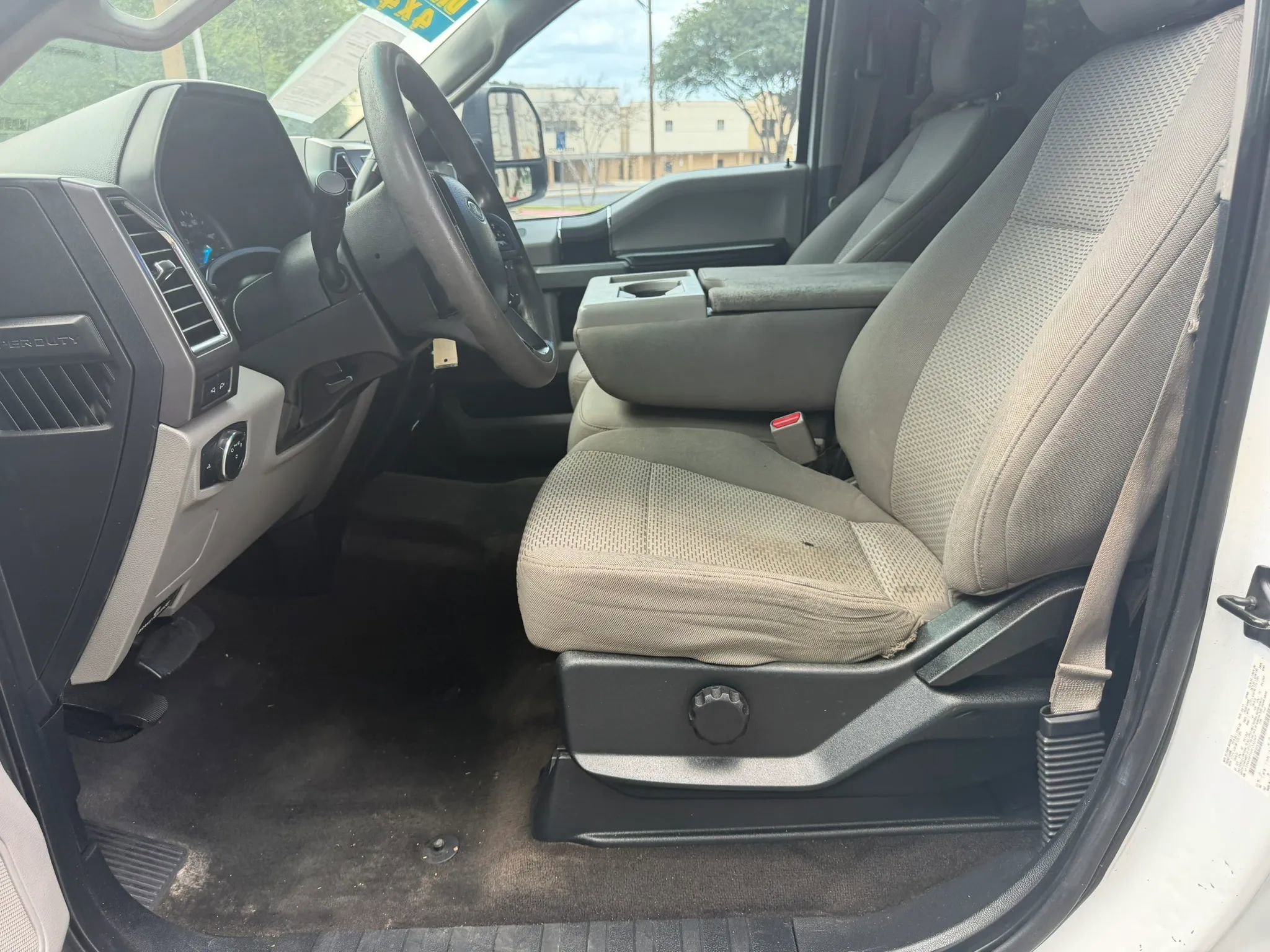 Used 2017 Ford F250 XLT AWD/4WD image 9