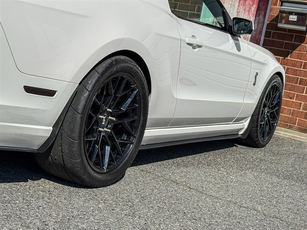 Used 2013 Ford Mustang Shelby GT500 RWD image 34
