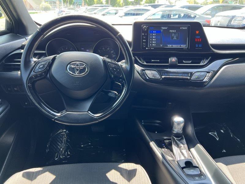 Used 2018 Toyota C-HR XLE FWD image 11
