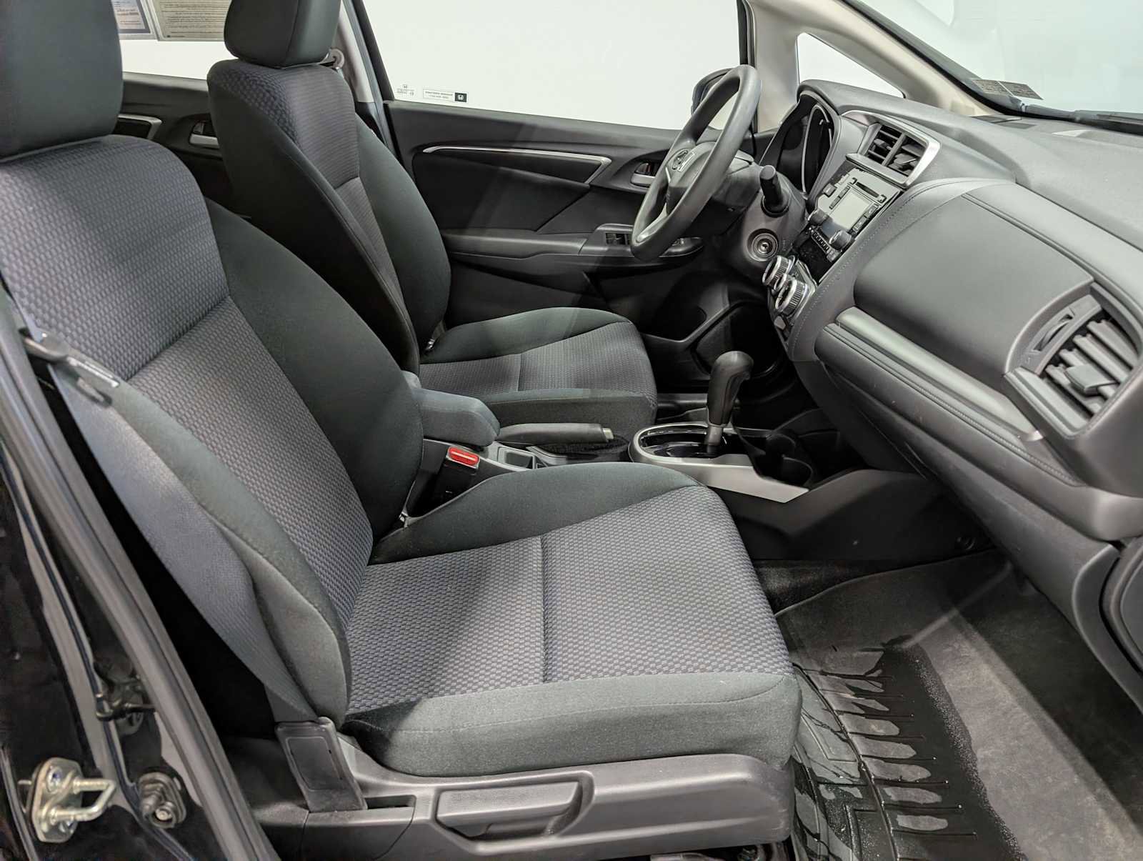 Used 2018 Honda Fit LX image 38