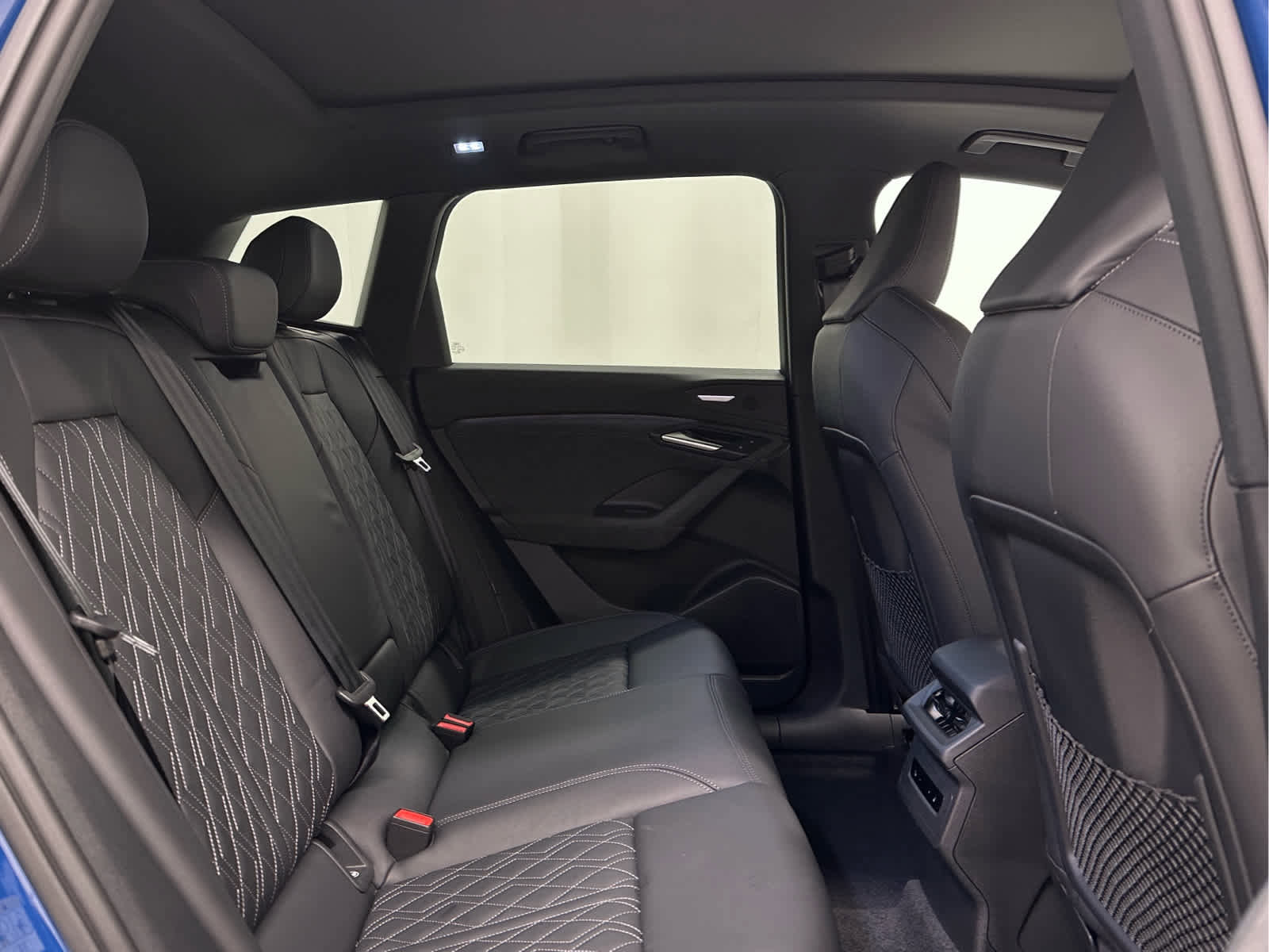 Used 2025 Audi SQ6 e-tron Prestige w/ 21" Black Optic Wheel Package image 21