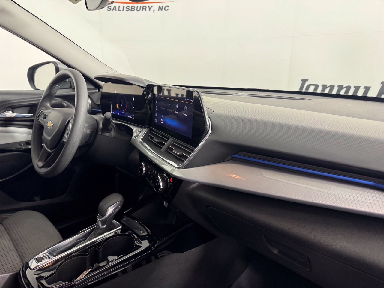 Used 2024 Chevrolet Trax LT FWD image 31