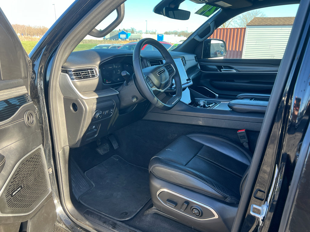 Used 2024 Jeep Wagoneer L Series II w/ Flexible Seating Group image 11