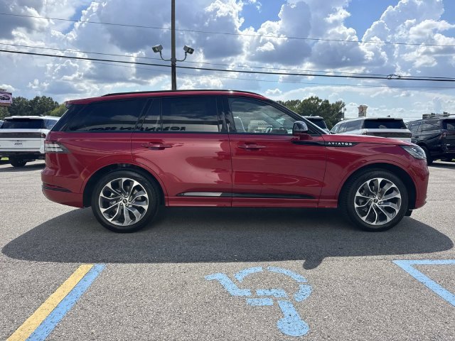 New 2026 Lincoln Aviator 2WD w/ Jet Appearance Package image 3
