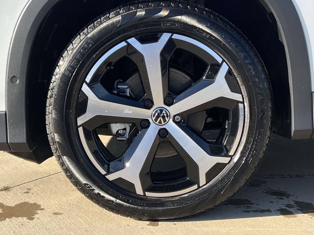 New 2026 Volkswagen Tiguan SE FWD image 3
