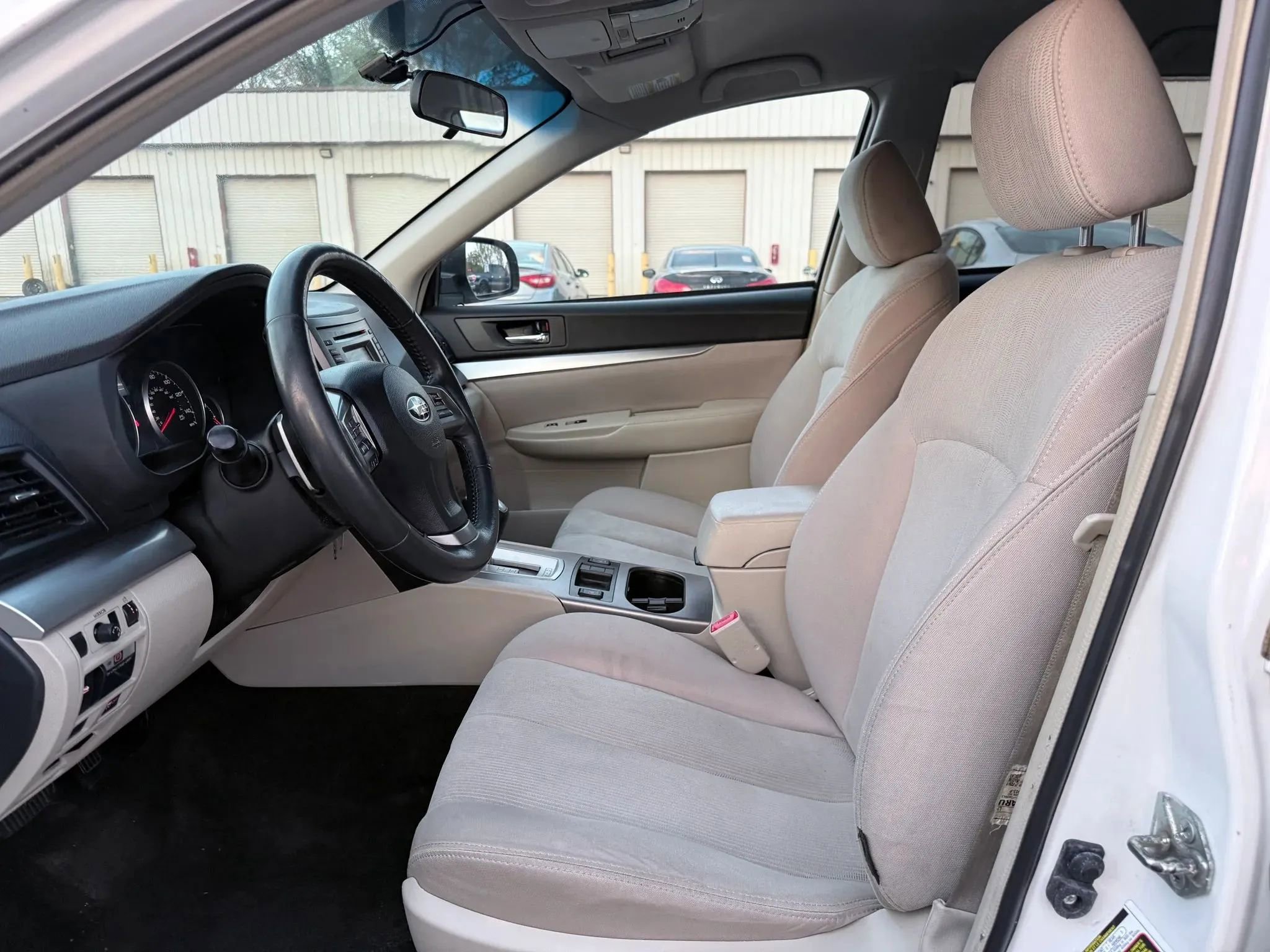 Used 2014 Subaru Outback 2.5i Premium AWD/4WD image 2