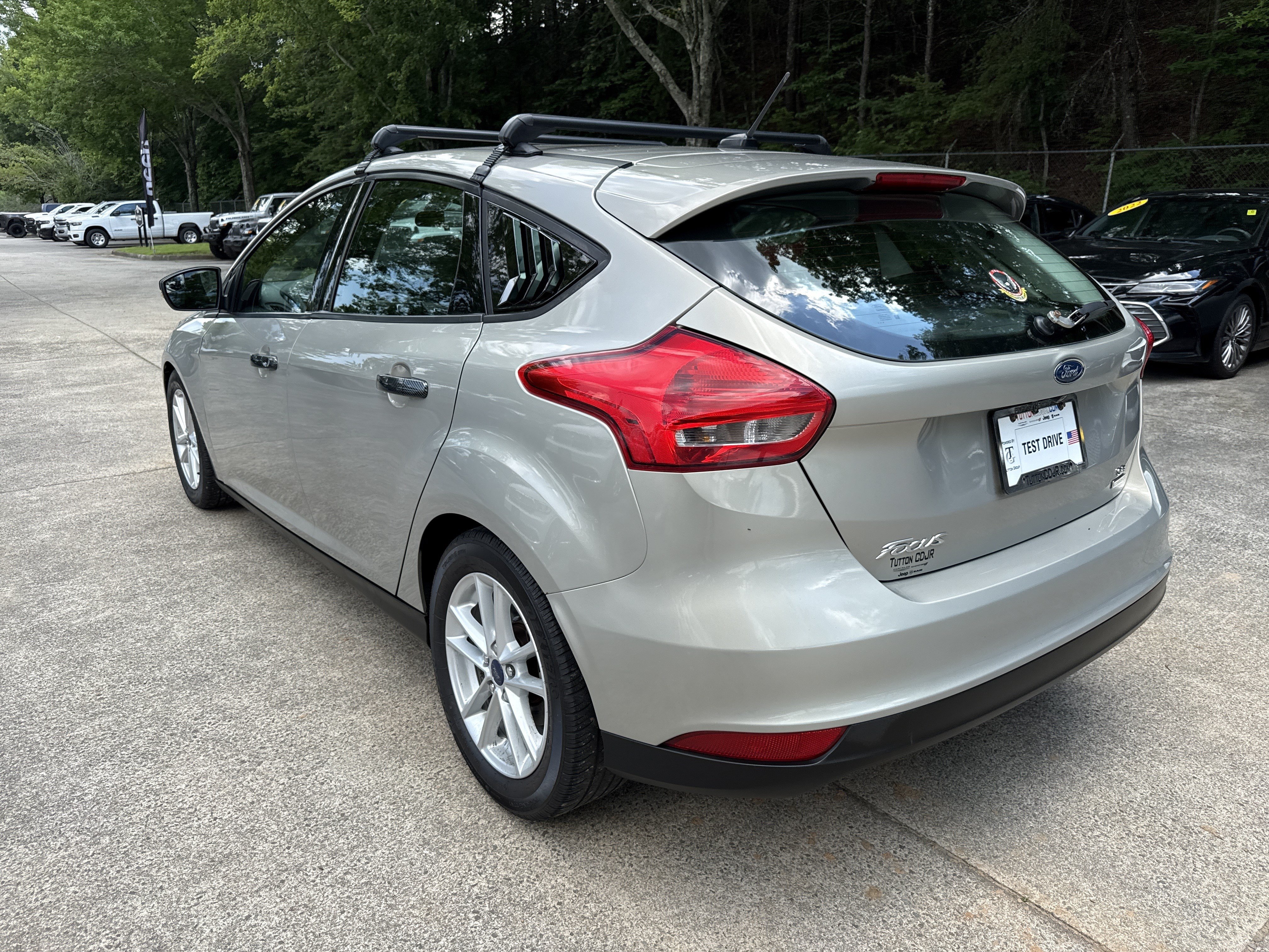 Used 2016 Ford Focus SE w/ SE Power Seat Package FWD image 5