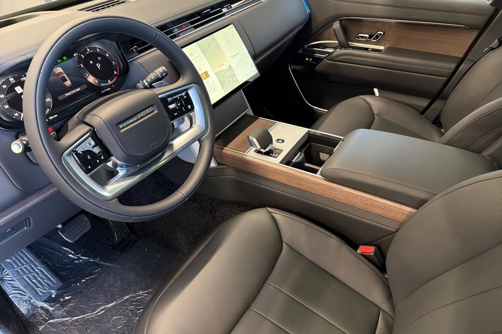 New 2026 Land Rover Range Rover Long Wheelbase SE AWD/4WD image 4