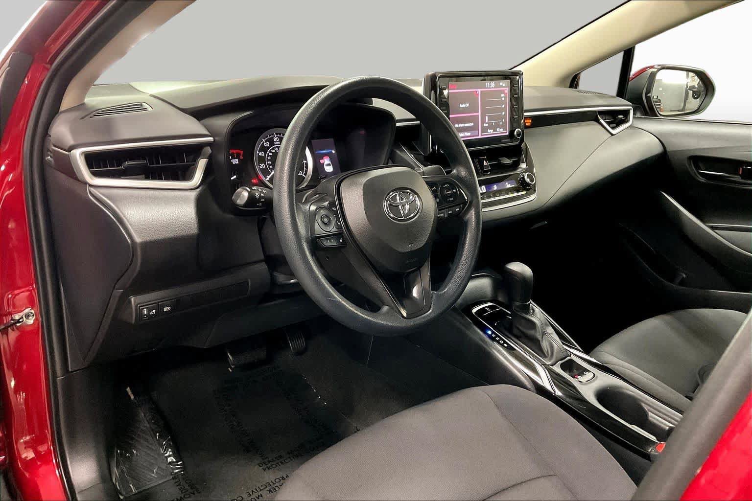 Used 2022 Toyota Corolla LE FWD image 17