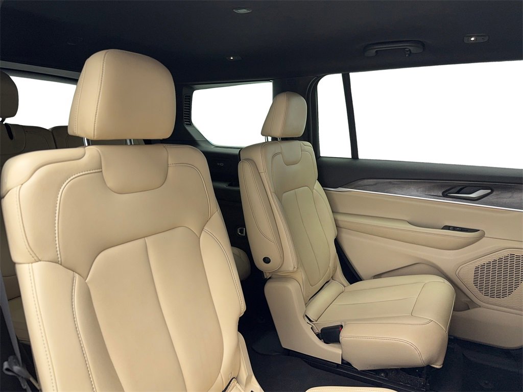 Used 2024 Jeep Grand Cherokee L Limited w/ Black Appearance Package image 48