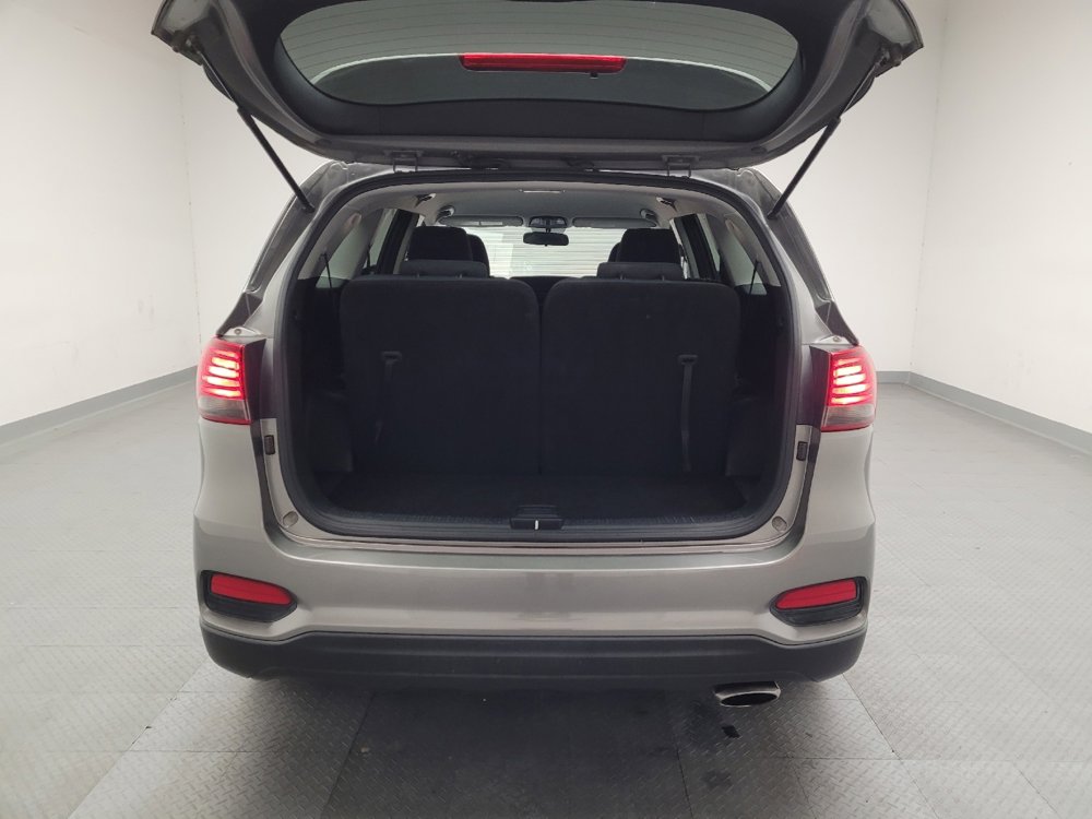 Used 2019 Kia Sorento LX image 29