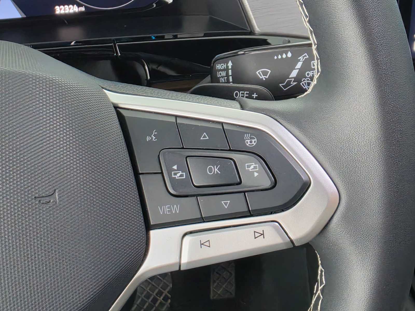 Used 2024 Volkswagen Atlas Cross Sport SE FWD image 30